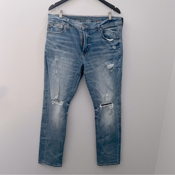American Eagle Outfitters Other - American Eagle Men’s Light wash distressed Jeans Size 36​​​​​​
